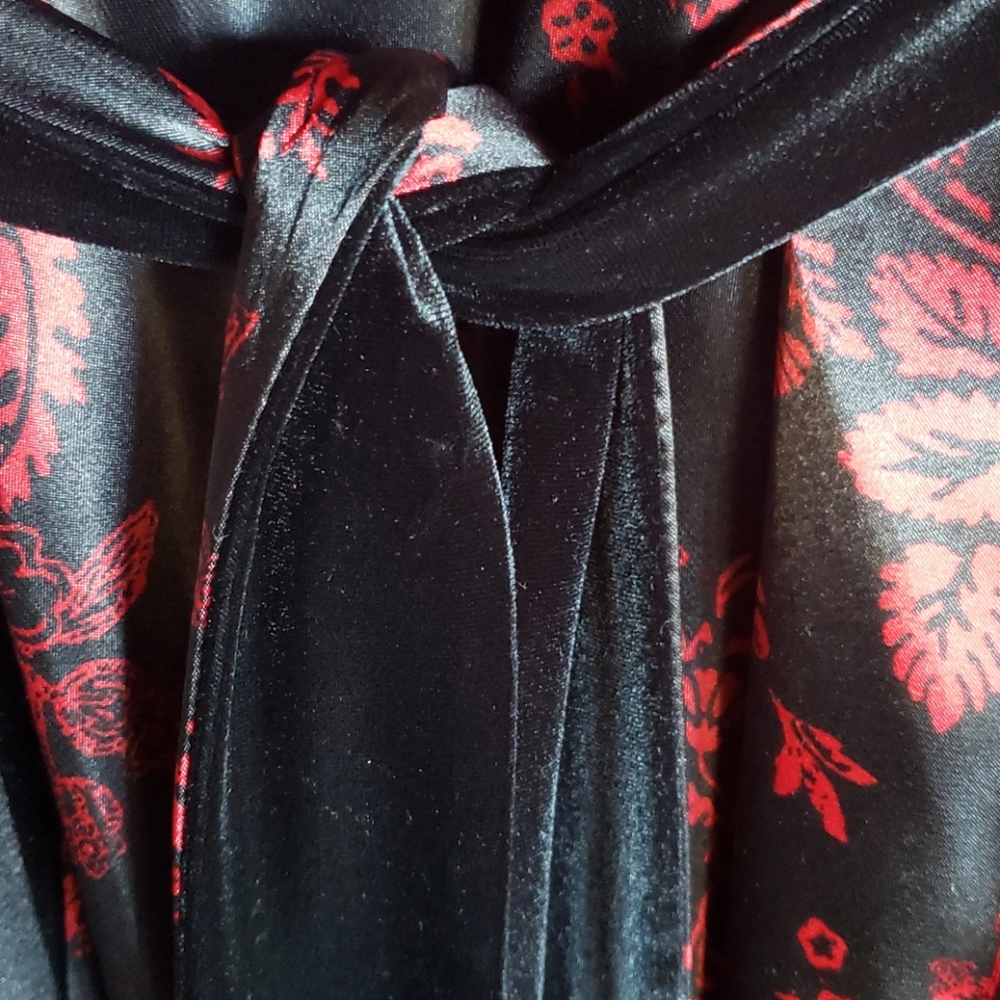 Intimate Set - Picture 5 of 5